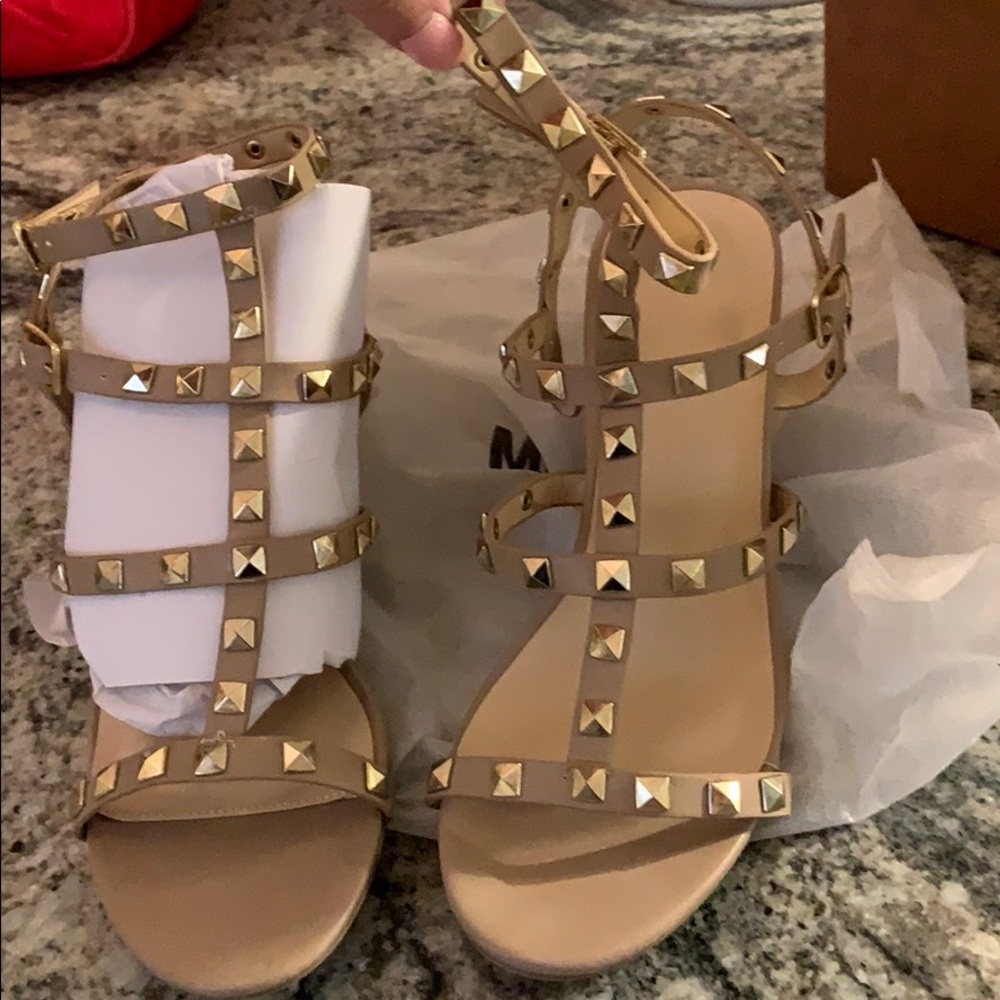 Shoes - Picture 2 of 4